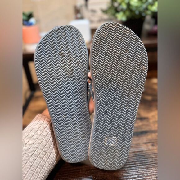 Vera Bradley Blue Floral flip flops sandals size S - Picture 2 of 5